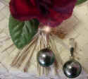 tahitian_pearls_single_dangle_er.jpg (22581 bytes)